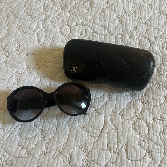 Chanel Round Bow Sunglasses - Picture 1 of 3